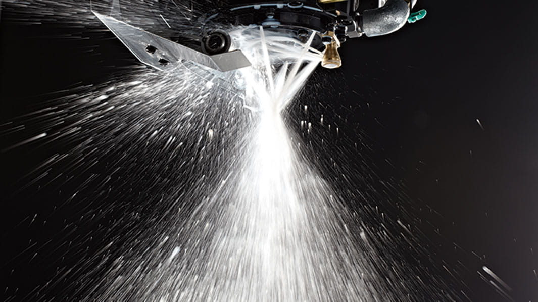 Photo of air-assisted tool cleaning with high discharge flowrate effectively removing chips that are stuck