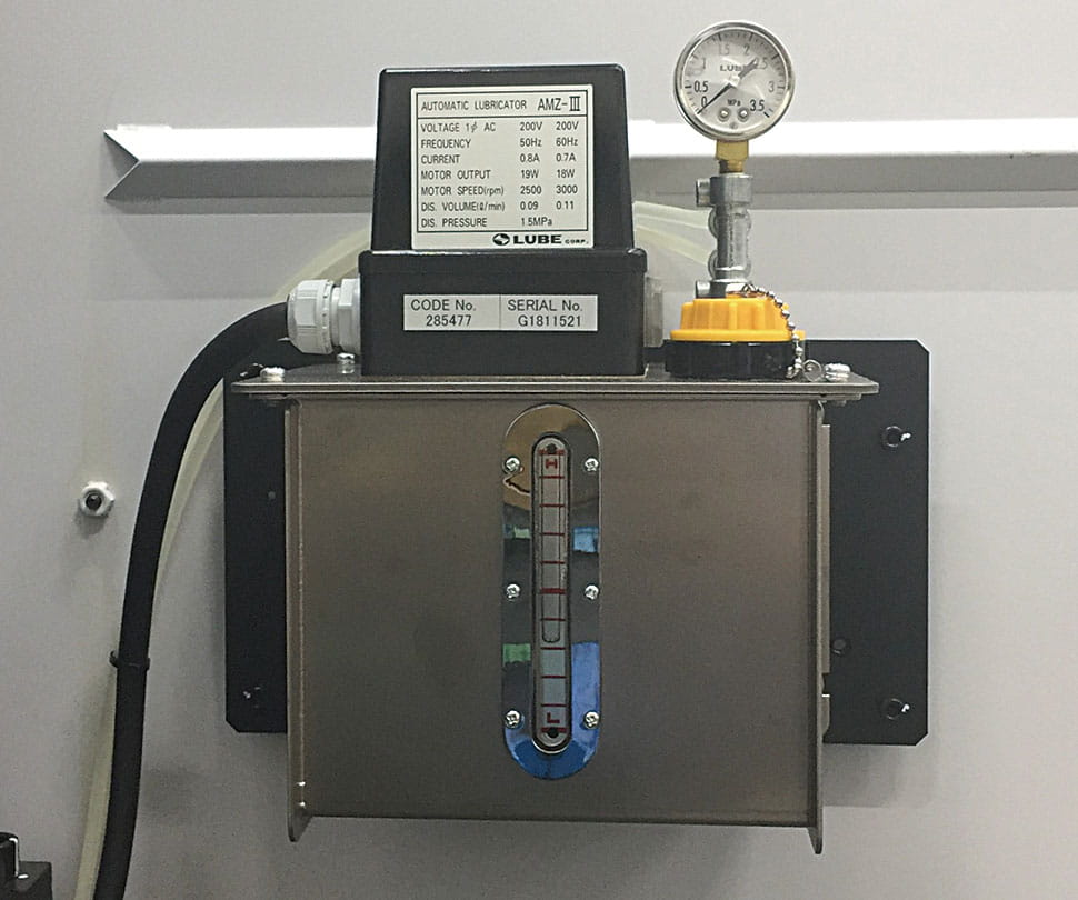 Automatic oil lubricator