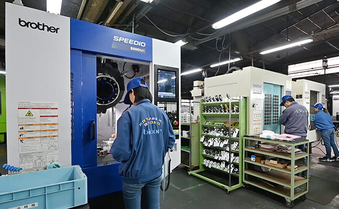 Female employee operating the SPEEDIO