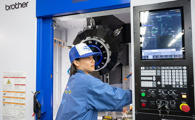 Loading/unloading workpieces