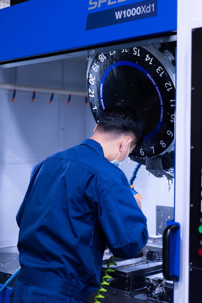 The W1000Xd1 Wide Travel Compact Machining Center is used for large, small-lot, and individual part machining.