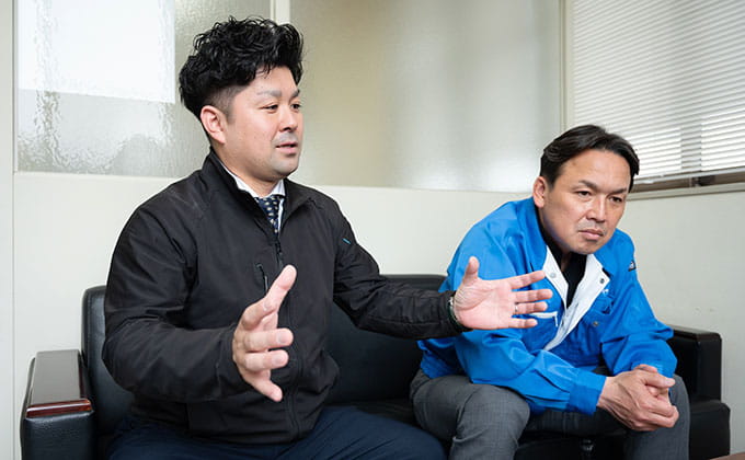 Left: Motoshi Kawake, Koriyama Branch, Northern Kanto and Tohoku Branch Office, Yamazen Corporation, Right: Toshiyuki Sakuraoka, President and Chief Executive Officer, Sacra-Tech Co., Ltd.