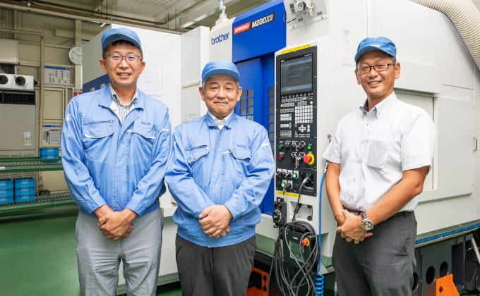 Left: Yoshitaka Ukai, General Manager of Production Control and Purchasing Dept. and General Manager of Manufacturing Dept. Center: Masaki Watanabe, Deputy General Manager of Manufacturing Dept. and Manager of Engineering Dept. Right: Hayato Tanaka, Deputy General Manager of Sales Dept.
