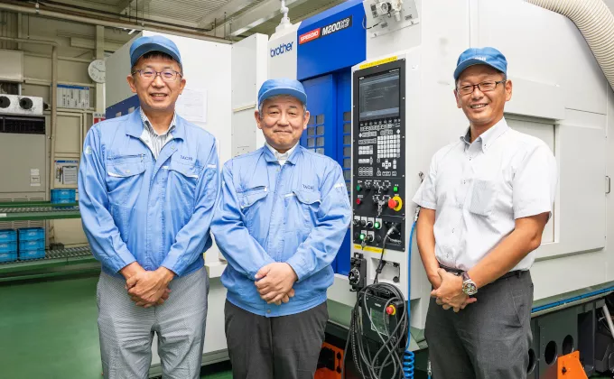 Left: Yoshitaka Ukai, General Manager of Production Control and Purchasing Dept. and General Manager of Manufacturing Dept. Center: Masaki Watanabe, Deputy General Manager of Manufacturing Dept. and Manager of Engineering Dept. Right: Hayato Tanaka, Deputy General Manager of Sales Dept.