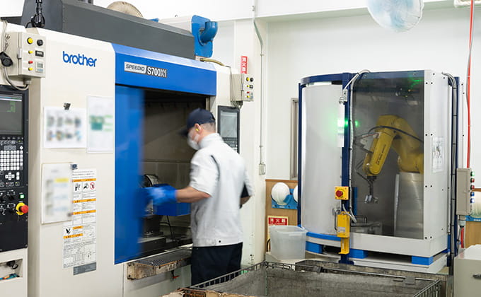 Also works in tandem with the company's own air-blow robot.